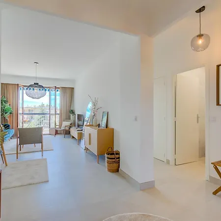 Lovely - 5min From - Happy *