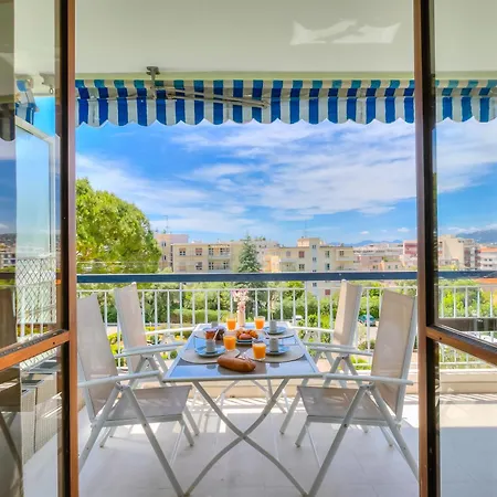 Апартаменти Lovely - 5min From - Happy *